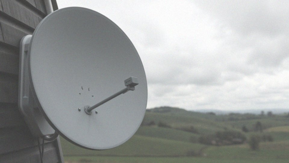 Jakie są kluczowe cechy anteny satelitarnej do 4K?