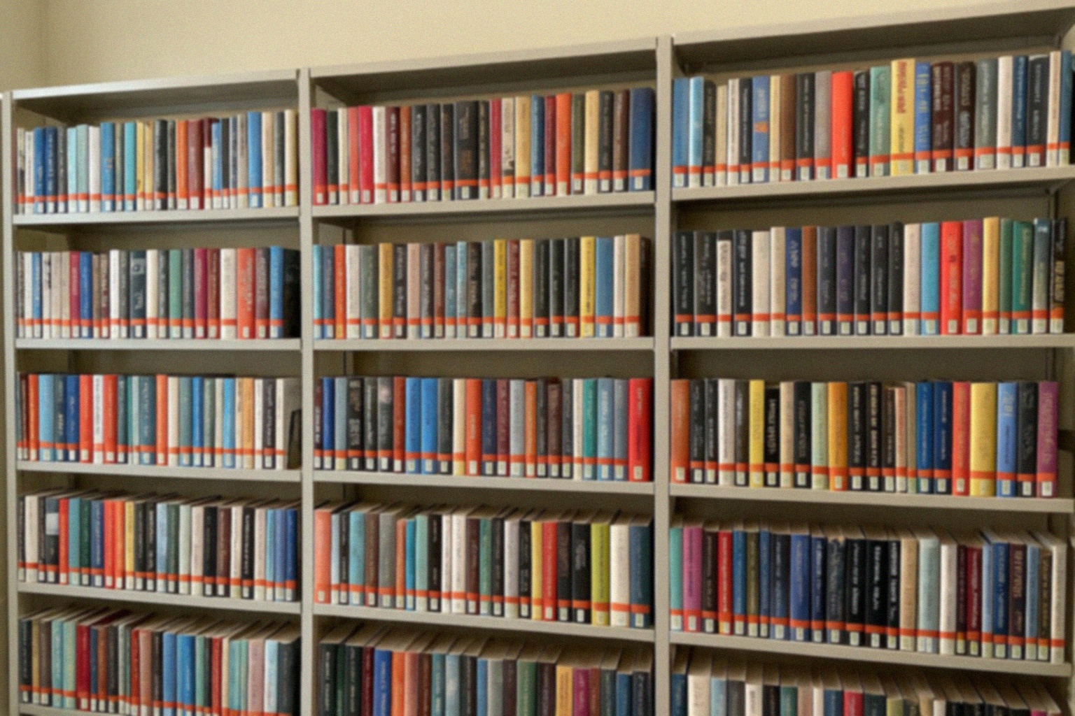 Uczniowie z PSP nr 9 poznają magię literatury podczas warsztatów w bibliotece